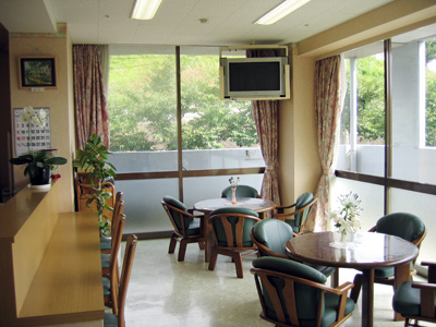 ショートステイ筑前顕慈園は、少人数のグループ（概ね１０人以下）ごとに決まった職員を配置し安心して日常生活を送ることができます。